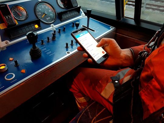 Lokführer können mit der neuen App Aufträge direkt selbst im System bestätigen. Lokführer können mit der neuen App Aufträge direkt selbst im System bestätigen.