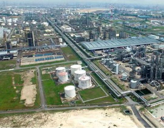 Zwei Arbeiter starben, nachdem sie bei einem Brand in der Celanese-Anlage auf Jurong Island, Singapur, Verbrennungen erlitten hatten. Zwei Arbeiter starben, nachdem sie bei einem Brand in der Celanese-Anlage auf Jurong Island, Singapur, Verbrennungen erlitten hatten.
