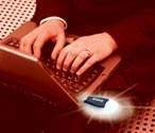 Aladdin eToken PKI Client 5.0 bietet neue Funktionen und noch mehr Sicherheit bei PKI-basierter Authentisierung. Aladdin eToken PKI Client 5.0 bietet neue Funktionen und noch mehr Sicherheit bei PKI-basierter Authentisierung.