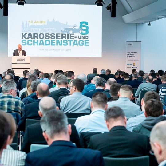 Auch 2020 werden wieder über 1.000 Teilnehmer bei den Würzburger Karosserie- und Schadenstagen erwartet. Auch 2020 werden wieder über 1.000 Teilnehmer bei den Würzburger Karosserie- und Schadenstagen erwartet.