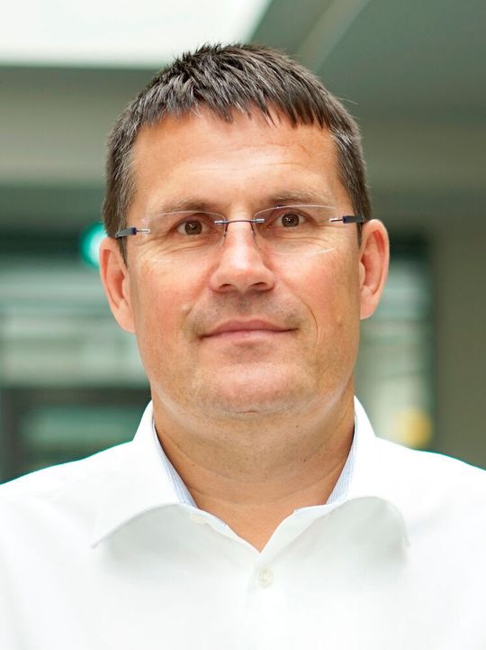 Jens Fröhlich Oxaion: „Canceln Sie Ihre Termine für 5. März oder buchen Sie um. Denn an diesem Tag zünden wir die Triebwerke zum Medizintechnik-Fachtag mit Flughafenführung in Stuttgart.“ Jens Fröhlich Oxaion: „Canceln Sie Ihre Termine für 5. März oder buchen Sie um. Denn an diesem Tag zünden wir die Triebwerke zum Medizintechnik-Fachtag mit Flughafenführung in Stuttgart.“