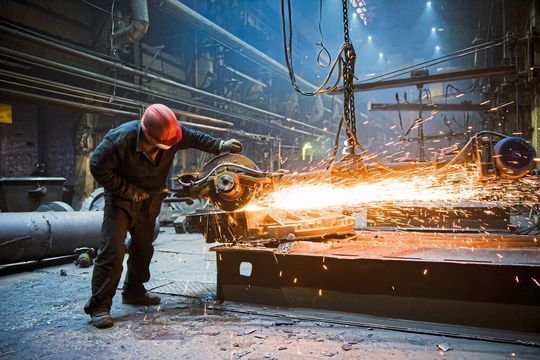 Insbesondere für kleinere Unternehmen kann die Tarifbindung zur Belastung werden. Insbesondere für kleinere Unternehmen kann die Tarifbindung zur Belastung werden.