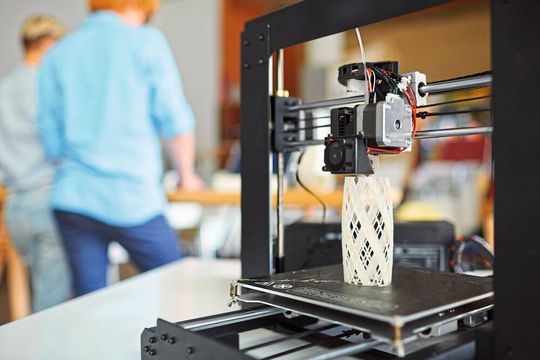 Mit additiven Verfahren lassen sich unterschiedliche Leichtbaustrukturen umsetzen. Das eröffnet Potenziale, die noch lange nicht ausgeschöpft sind. Mit additiven Verfahren lassen sich unterschiedliche Leichtbaustrukturen umsetzen. Das eröffnet Potenziale, die noch lange nicht ausgeschöpft sind.