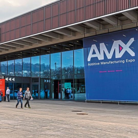 Zum vierten Mal bietet die AM Expo in Luzern Spezialisten aus Forschung, Entwicklung und Produktion eine ideale Plattform zum Erfahrungsaustausch hinsichtlich innovativer Technologien rund um die additive Fertigung. Zum vierten Mal bietet die AM Expo in Luzern Spezialisten aus Forschung, Entwicklung und Produktion eine ideale Plattform zum Erfahrungsaustausch hinsichtlich innovativer Technologien rund um die additive Fertigung.