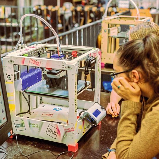 Lernen für die Zukunft: Im Fab-Lab der Hochschule Luzern befassen sich die Studierenden und angehenden Ingenieure in Theorie und Praxis mit dem 3D-Druck Lernen für die Zukunft: Im Fab-Lab der Hochschule Luzern befassen sich die Studierenden und angehenden Ingenieure in Theorie und Praxis mit dem 3D-Druck