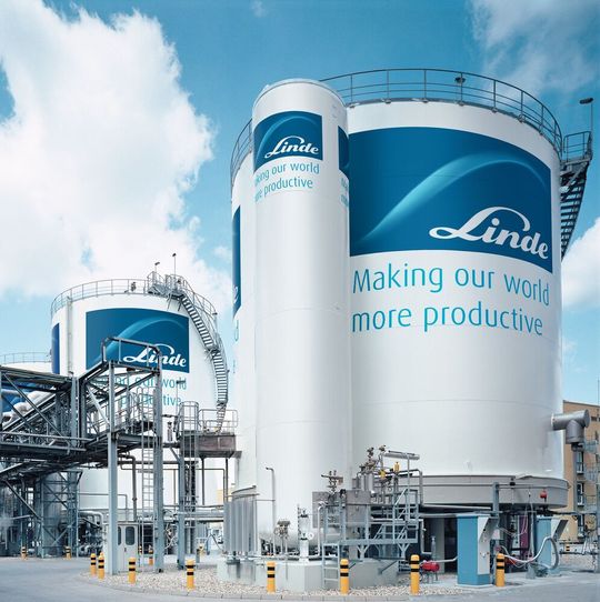 Mit technischen Gasen gegen Stickoxid im Schornstein: Linde will mit dem Lotox-Verfahren Ozon zur Abgasreinigung nutzen. Mit technischen Gasen gegen Stickoxid im Schornstein: Linde will mit dem Lotox-Verfahren Ozon zur Abgasreinigung nutzen.
