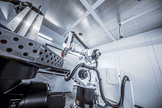700.000 Euro hat Kempf in einen neuen Roboter investiert. 700.000 Euro hat Kempf in einen neuen Roboter investiert.