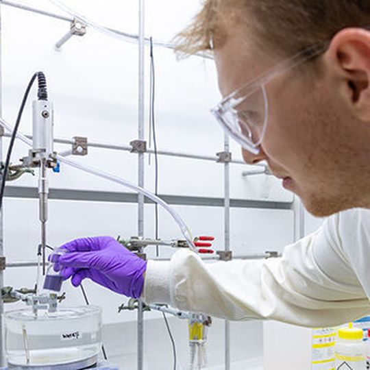 The team's hydrogen evolution photocatalysts (HEPs) exhibited hydrogen evolution rates an order of magnitude beyond what is currently achievable with single-component inorganic HEPs. The team's hydrogen evolution photocatalysts (HEPs) exhibited hydrogen evolution rates an order of magnitude beyond what is currently achievable with single-component inorganic HEPs.