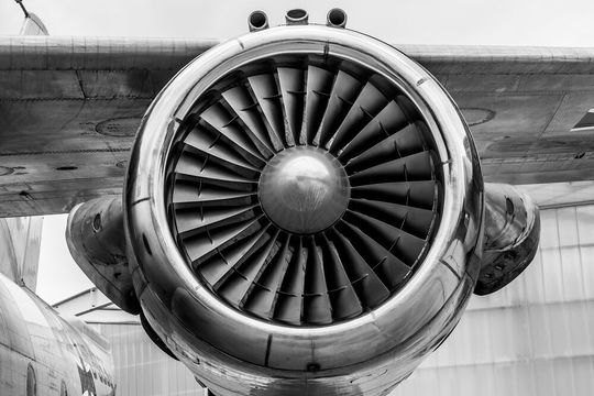 Einen CO2-freien Elektroantrieb für Passagierflugzeuge wird es nach Ansicht des Triebwerkshersteller MTU nie geben. Einen CO2-freien Elektroantrieb für Passagierflugzeuge wird es nach Ansicht des Triebwerkshersteller MTU nie geben.