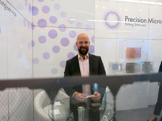 Markus Rettig, Sales Manager Germany, erklärt auf der Messe Medtec Live in Nürnberg die Bedeutung der ISO 13485 für den Auftragsfertiger Precision Micro und seine Kunden. Markus Rettig, Sales Manager Germany, erklärt auf der Messe Medtec Live in Nürnberg die Bedeutung der ISO 13485 für den Auftragsfertiger Precision Micro und seine Kunden.