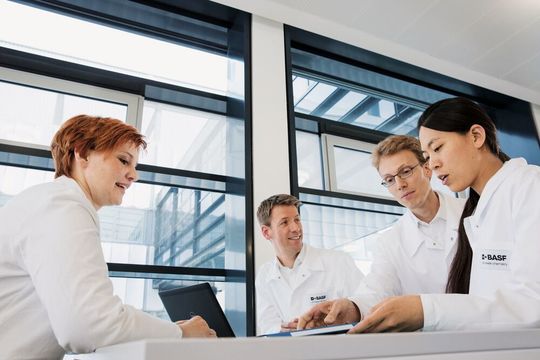 Vielfältig zusammengesetzte Teams sollen bei der BASF für kreative Ideen und innovative Lösungen sorgen. Vielfältig zusammengesetzte Teams sollen bei der BASF für kreative Ideen und innovative Lösungen sorgen.