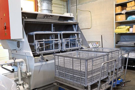 Immer mehr Kunden wollen ihre Alugusswerkstücke von MGH einbaufertig. Deshalb reinigt das Unternehmen sie mit dem Robomat 8U und erreicht damit Technische Sauberkeit nach VDA 19. Immer mehr Kunden wollen ihre Alugusswerkstücke von MGH einbaufertig. Deshalb reinigt das Unternehmen sie mit dem Robomat 8U und erreicht damit Technische Sauberkeit nach VDA 19.