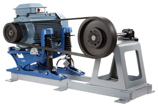 Bild 1: Anstelle der üblicherweise verwendeten Motorspannschlitten nimmt das SKF Belt Tension System, bestehend aus Gleitschiene und Hydraulikzylindern, den Elektromotor auf. Bilder: SKF Bild 1: Anstelle der üblicherweise verwendeten Motorspannschlitten nimmt das SKF Belt Tension System, bestehend aus Gleitschiene und Hydraulikzylindern, den Elektromotor auf. Bilder: SKF