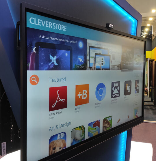 As telas para o setor educacional, como o Impact Plus, têm acesso a aplicativos Android adequados através da Cleverstore
