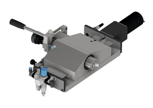 Abrichteinheit mit gefräster Schwalbenschwanzführung zum Abrichten einer in der Maschine aufgespannten Schleifscheibe. Abrichteinheit mit gefräster Schwalbenschwanzführung zum Abrichten einer in der Maschine aufgespannten Schleifscheibe.