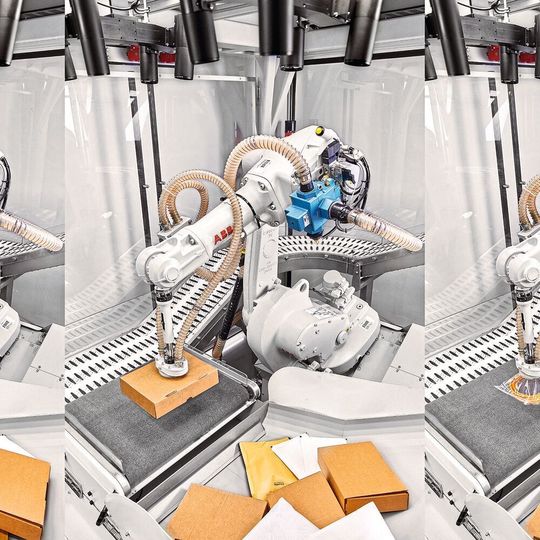 Die KI-basierte Robotiklösung von ABB und Covariant ist in der Lage, individuelle Objekte unterschiedlichster Art eigenständig zu identifizieren und zu greifen. Die KI-basierte Robotiklösung von ABB und Covariant ist in der Lage, individuelle Objekte unterschiedlichster Art eigenständig zu identifizieren und zu greifen.