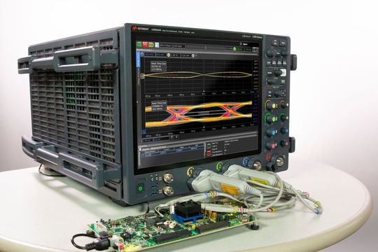 Teil der Testumgebung für DDR5-Speicher ist das Oszilloskop aus der UXR-Serie von Keysight. Teil der Testumgebung für DDR5-Speicher ist das Oszilloskop aus der UXR-Serie von Keysight.