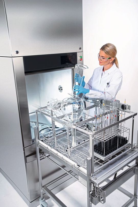 Viel Platz bieten die Großraum-Laborspüler PLW 86 von Miele. Viel Platz bieten die Großraum-Laborspüler PLW 86 von Miele.