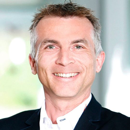 Markus Müller, Vorstandsvorsitzender der Intec AG, will den Alltag der Händler effizienter gestalten. Das Portal „Carbee“ soll dazu beitragen. Markus Müller, Vorstandsvorsitzender der Intec AG, will den Alltag der Händler effizienter gestalten. Das Portal „Carbee“ soll dazu beitragen.