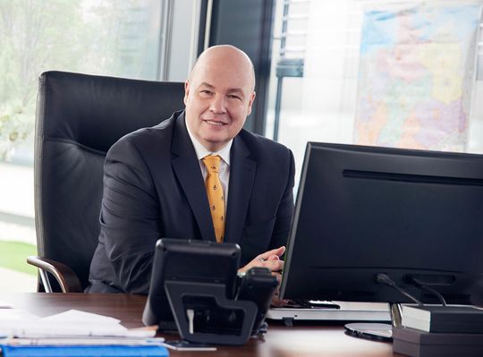 DeRZ-Mitgründer und -Geschäftsführer Thomas Sting verspricht: „Der betriebswirtschaftliche wie sicherheitstechnische Nutzen für unsere Kunden wird weit höher als die der aktuell auf dem Markt verfügbaren Lösungen sein.“