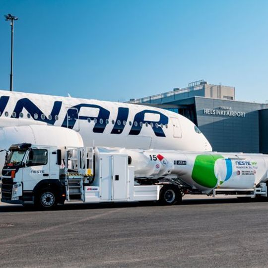 Sustainable aviation fuels can reduce CO2 emissions by up to 80 % as compared to fossil fuels. Sustainable aviation fuels can reduce CO2 emissions by up to 80 % as compared to fossil fuels.