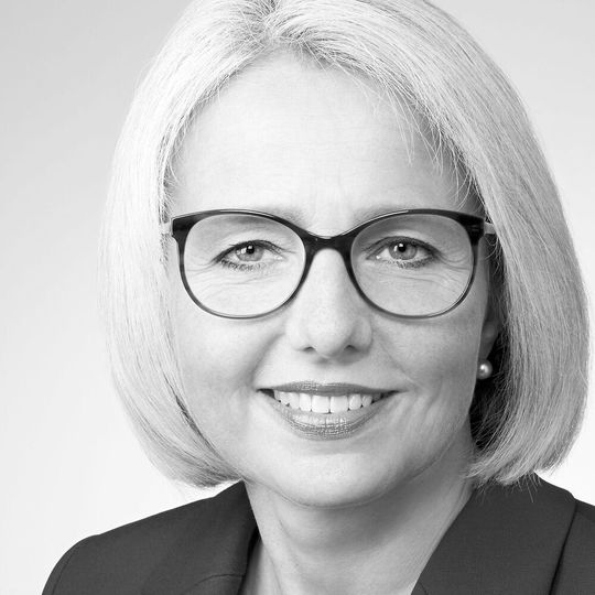 Kathrin Kerls übernimmt zum 1. April 2020 den Vorsitz der Geschäftsführung der BMW Bank. Kathrin Kerls übernimmt zum 1. April 2020 den Vorsitz der Geschäftsführung der BMW Bank.