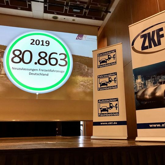 Die Wohnfahrzeugbranche boomt und bietet spezialisierten Fachbetrieben gute Geschäftschancen. Aktuelle Trends und Fachwissen gab es auf dem zweiten ZKF-Caravan-Tag. Die Wohnfahrzeugbranche boomt und bietet spezialisierten Fachbetrieben gute Geschäftschancen. Aktuelle Trends und Fachwissen gab es auf dem zweiten ZKF-Caravan-Tag.