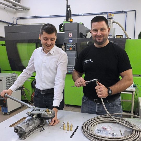 Thanks to the co-operation, the students have access to the latest technology. Thanks to the co-operation, the students have access to the latest technology.