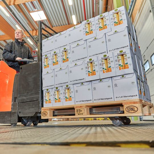 Im Jahr 2019 wurden nach Angaben der Epal-Organisation 123 Mio. Ladungsträger im weltweit größten offenen Tauschpool produziert und repariert. Im Jahr 2019 wurden nach Angaben der Epal-Organisation 123 Mio. Ladungsträger im weltweit größten offenen Tauschpool produziert und repariert.