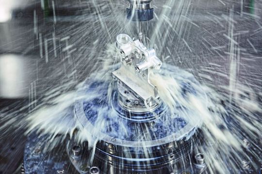 Usinage avec arrosage intensif sur une S191. Usinage avec arrosage intensif sur une S191.