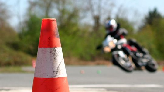 Beim Motorradfahren mit dem Pkw-Führerschein und der Wahl der Fahrschule sollte einiges beachtet werden. Beim Motorradfahren mit dem Pkw-Führerschein und der Wahl der Fahrschule sollte einiges beachtet werden.