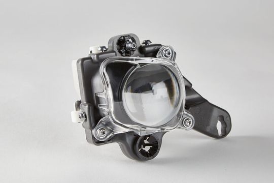 Mithilfe von Software ist es möglich, das baugleiche Lichtmodul SSL 100 anzusteuern und somit bis zu zwölf unterschiedliche Scheinwerfervarianten zu ersetzen. Mithilfe von Software ist es möglich, das baugleiche Lichtmodul SSL 100 anzusteuern und somit bis zu zwölf unterschiedliche Scheinwerfervarianten zu ersetzen.