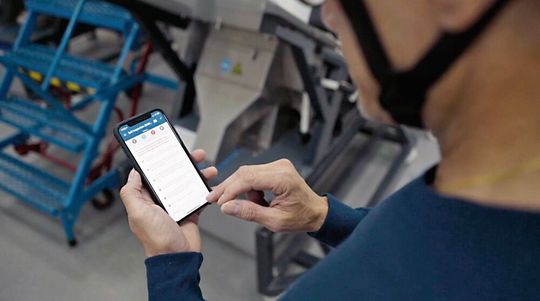 Mit einer FSM-App bekommen Servicetechniker bei SAP Crowd Service ihre Arbeitsaufträge direkt aufs Handy. Mit einer FSM-App bekommen Servicetechniker bei SAP Crowd Service ihre Arbeitsaufträge direkt aufs Handy.
