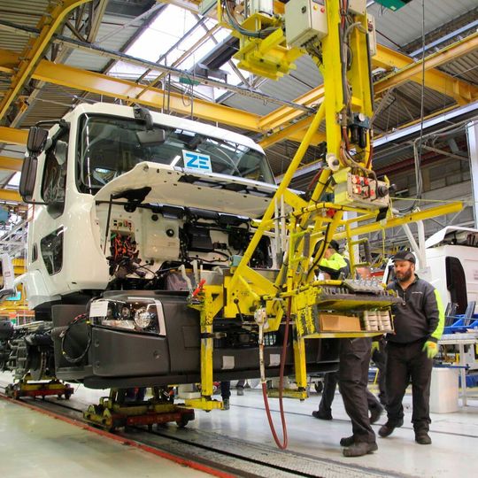Im März beginnt Renault Trucks im Werk in Blainville-sur-Orne mit der Serienproduktion der Elektro-Lkw D Z.E. und D Wide Z.E. Im März beginnt Renault Trucks im Werk in Blainville-sur-Orne mit der Serienproduktion der Elektro-Lkw D Z.E. und D Wide Z.E.