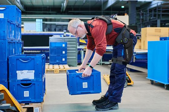 Paexo Back arbeitet mechanisch, ohne einen externen Antrieb. Paexo Back arbeitet mechanisch, ohne einen externen Antrieb.