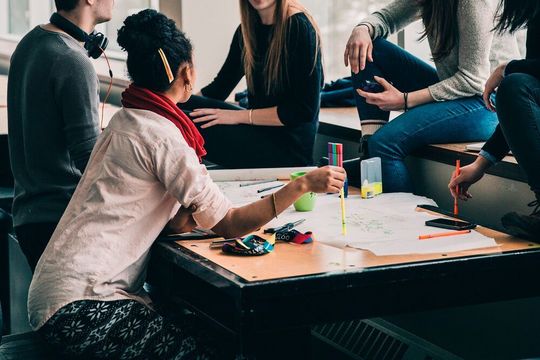 Die Mitgliedsunternehmen der Brancheninitiative Chemcologne stellen in den Sommer- und Herbstferien einen Tag lang leitende Positionen zur Verfügung, auf die sich Schüler aus der Region bewerben könne Die Mitgliedsunternehmen der Brancheninitiative Chemcologne stellen in den Sommer- und Herbstferien einen Tag lang leitende Positionen zur Verfügung, auf die sich Schüler aus der Region bewerben könne
