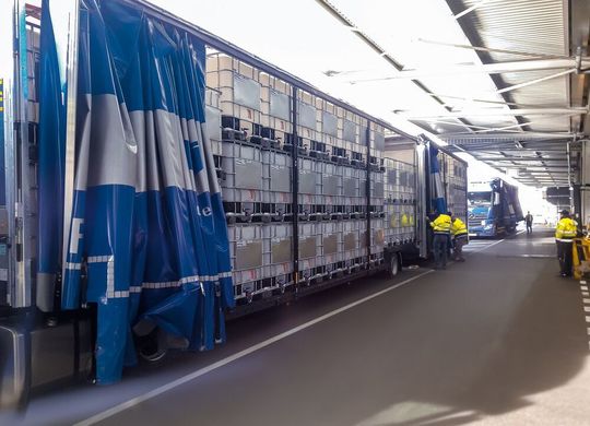 Optimale Auslastung des Laderaums im Lang-Lkw bedeutet auch Effizienz zugunsten der Umwelt. Optimale Auslastung des Laderaums im Lang-Lkw bedeutet auch Effizienz zugunsten der Umwelt.