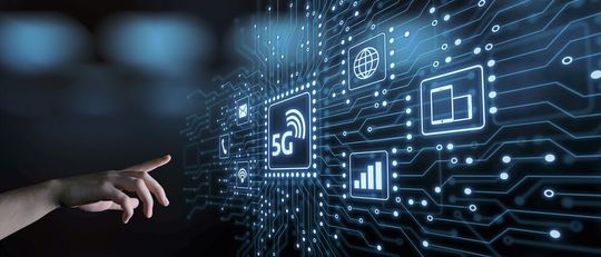 5G in der Elektronik-Fertigung: Mit leistungsstarker Messtechnik lassen sich die komplexen Millimeterwellen untersuchen. Gleichzeitung ist die Branche getrieben, die Testzeiten zu senken. 5G in der Elektronik-Fertigung: Mit leistungsstarker Messtechnik lassen sich die komplexen Millimeterwellen untersuchen. Gleichzeitung ist die Branche getrieben, die Testzeiten zu senken.