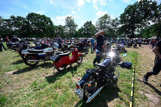 Ob der Bockhorner Oldimermarkt trotz des Corona-Virus stattfindet, soll bis zum 06.05.20 entschieden werden. Ob der Bockhorner Oldimermarkt trotz des Corona-Virus stattfindet, soll bis zum 06.05.20 entschieden werden.