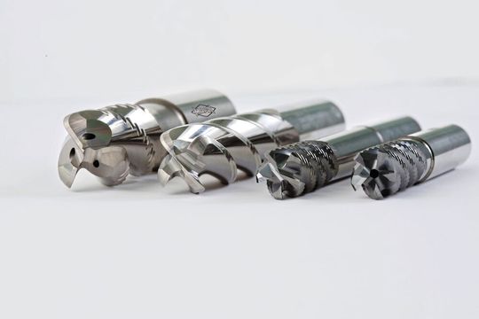 Wer seinen Werkzeugmaschinen das volle Potenzial bei der Stahl- und Aluminiumbearbeitung herauskitzeln will, dem sind Mapals neue Optimill-SPM-Fräsern „Rough“ und „Finish“ ans Herz zu legen. Wer seinen Werkzeugmaschinen das volle Potenzial bei der Stahl- und Aluminiumbearbeitung herauskitzeln will, dem sind Mapals neue Optimill-SPM-Fräsern „Rough“ und „Finish“ ans Herz zu legen.