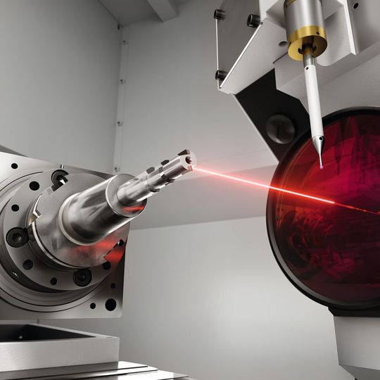 Laserlicht und eine innovative Kinematik der Vollmer VLaser 270 sollen für eine schnelle und hochpräzise Bearbeitung von Werkzeugen mit ultraharten Schneidstoffen sorgen. Laserlicht und eine innovative Kinematik der Vollmer VLaser 270 sollen für eine schnelle und hochpräzise Bearbeitung von Werkzeugen mit ultraharten Schneidstoffen sorgen.