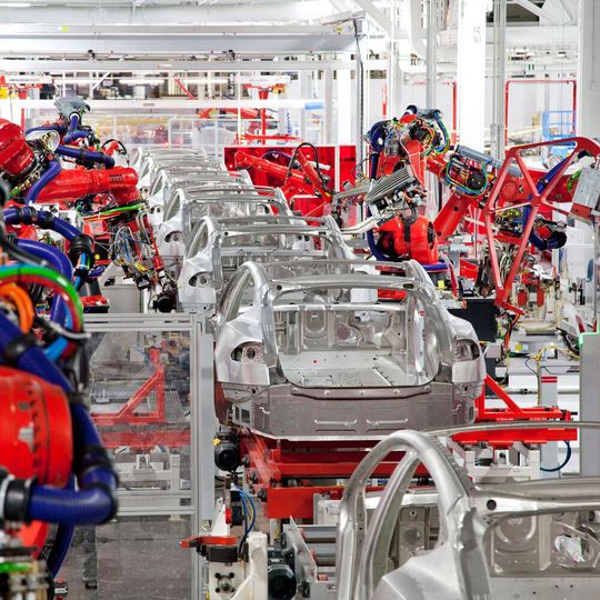 Teslas Werk in Fremont muss für mindestens drei Wochen ruhen. Teslas Werk in Fremont muss für mindestens drei Wochen ruhen.