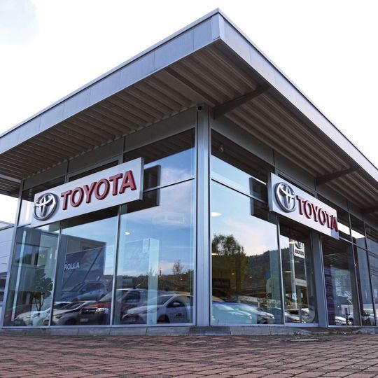 Toyota greift seinen Händlern unter die Arme. Toyota greift seinen Händlern unter die Arme.