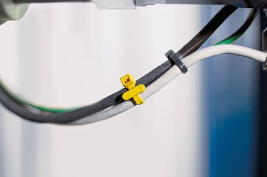 RFID-Kabelbinder: Zeit sparen mit kontaktloser Produktkennzeichnung in vielen Applikationen. RFID-Kabelbinder unterstützen die Anforderungen von Industrie 4.0. RFID-Kabelbinder: Zeit sparen mit kontaktloser Produktkennzeichnung in vielen Applikationen. RFID-Kabelbinder unterstützen die Anforderungen von Industrie 4.0.