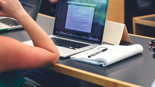 Wie ist der Mitarbeiter im Home Office aktuell gesetzlich unfallversichert? Wie ist der Mitarbeiter im Home Office aktuell gesetzlich unfallversichert?