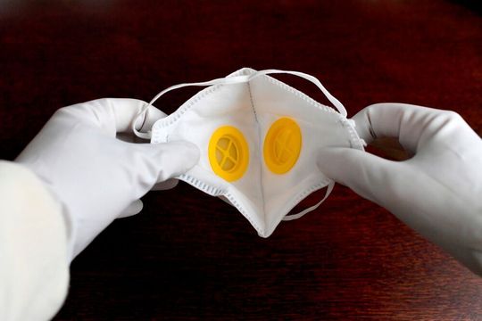 Es werden Unternehmen gesucht, die Komponenten und Materialien für Masken liefern können. Es werden Unternehmen gesucht, die Komponenten und Materialien für Masken liefern können.