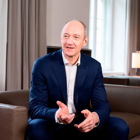 Roland Busch wird neuer CEO der Siemens AG Roland Busch wird neuer CEO der Siemens AG