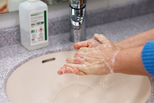 Angesichts der Corona-Pandemie steigert PCC die Produktion von antibakteriellen Seifen und desinfizierenden Handreinigern. Angesichts der Corona-Pandemie steigert PCC die Produktion von antibakteriellen Seifen und desinfizierenden Handreinigern.
