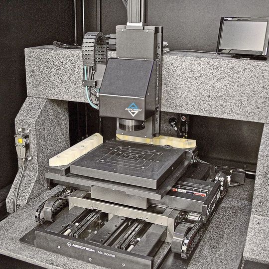 An XY positioning system using interferometer feedback at the working plane to minimise abbe error influences at the work point. An XY positioning system using interferometer feedback at the working plane to minimise abbe error influences at the work point.
