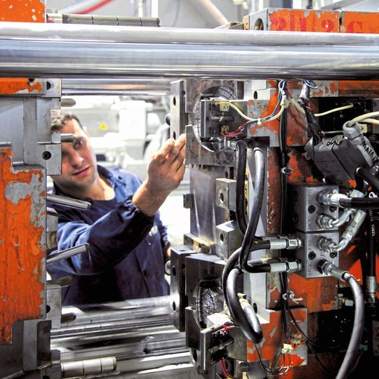 Die Chemie-Technik GmbH bietet mit Elkalub Hochleistungsschmierstoffe für den Einsatz in der Kunststoffverarbeitung. Das können die Anwender von den Produkten erwarten... Die Chemie-Technik GmbH bietet mit Elkalub Hochleistungsschmierstoffe für den Einsatz in der Kunststoffverarbeitung. Das können die Anwender von den Produkten erwarten...